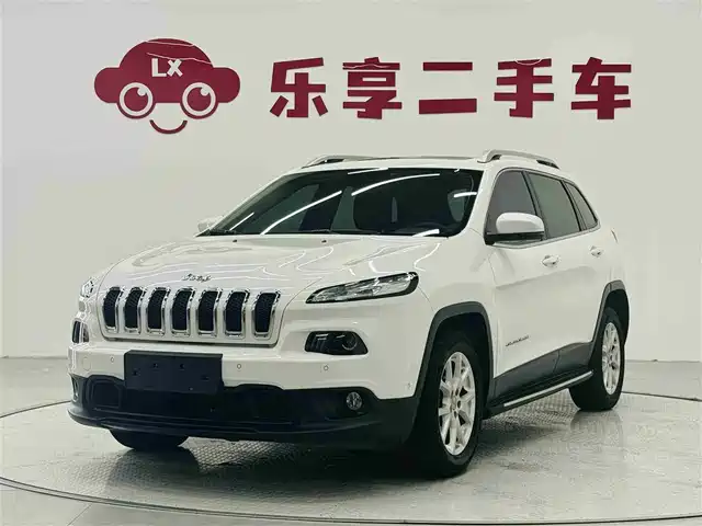 Jeep Free Light Liberty Light 2016 2.4l Leading Edition — фото