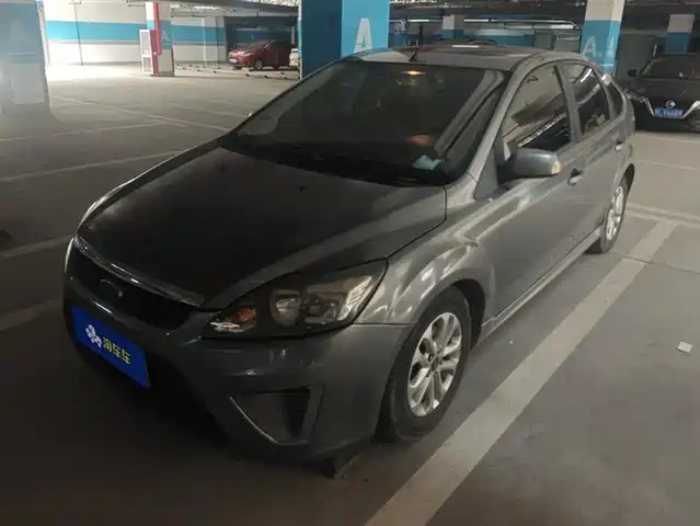 Ford Fox Focus 2012 Hatchback Classic 1.8l Manual Fashion Model — фото