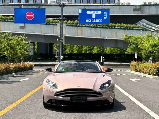 Aston Martin Aston Martin Db11 Aston Martin Db11 2019 4.0t V8 Coupe — фото