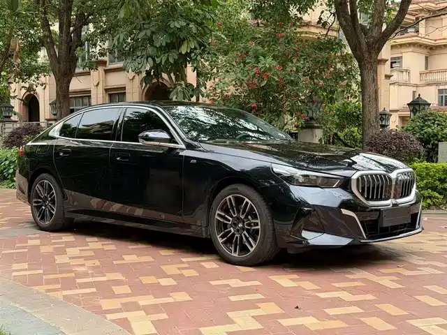 Bmw Bmw 5 Series Bmw 5 Series 2025 530li Leading M Sports Package — фото