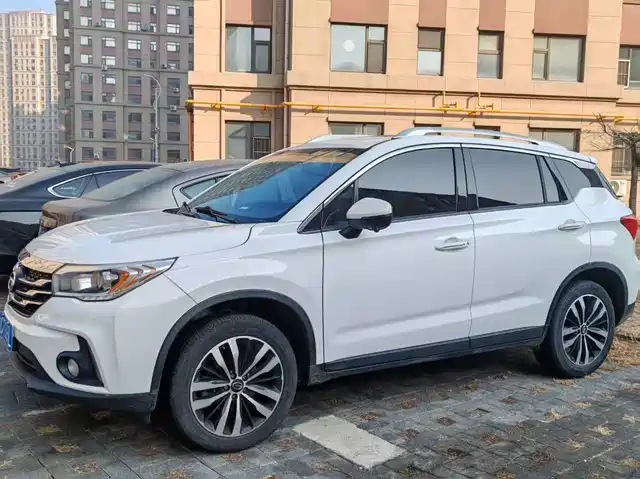 Gac Trumpchi Trumpchi Gs4 Trumpchi Gs4 2017 235t Automatic Two-Wheel Drive Luxury Smart Connected Version — фото