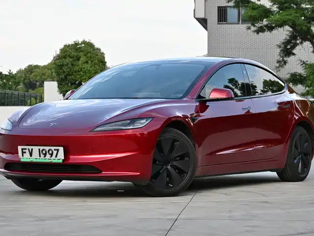 Tesla Model 3 Model 3 2023 Long-Range All-Wheel Drive Version — фото