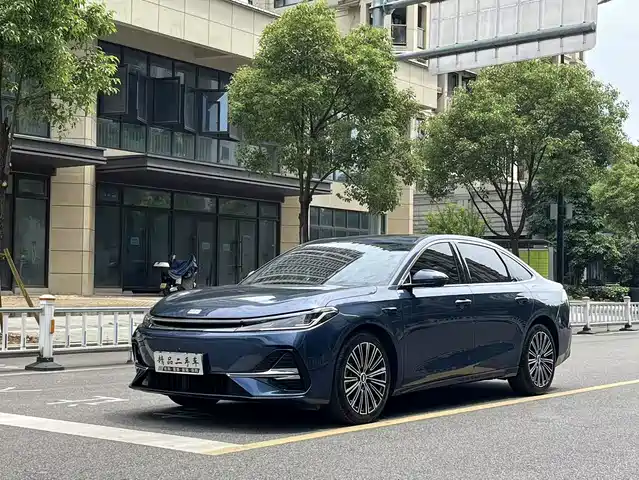 Geely Galaxy Galaxy A7 Galaxy A7 2025 EM-i 150km Starship Edition — фото