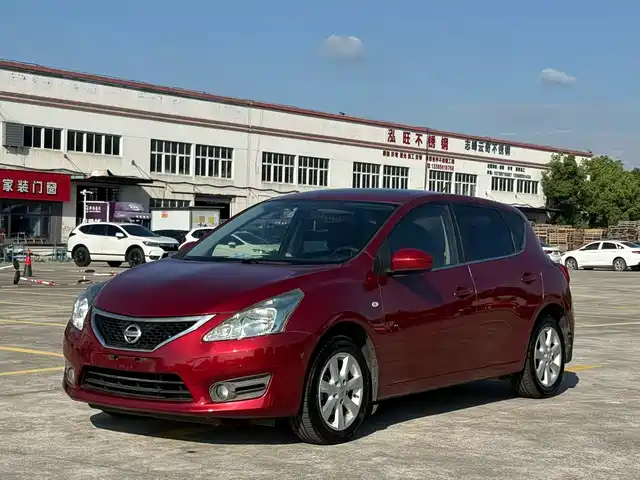 Nissan Tiida Tiida 2013 1.6l Cvt Cool Version — фото