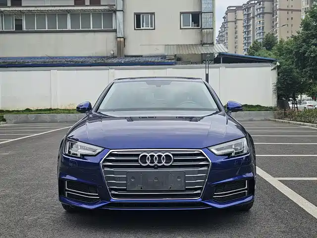 Audi Audi A4l Audi A4l 2018 30th Anniversary Model 40 Tfsi Fashion Model — фото