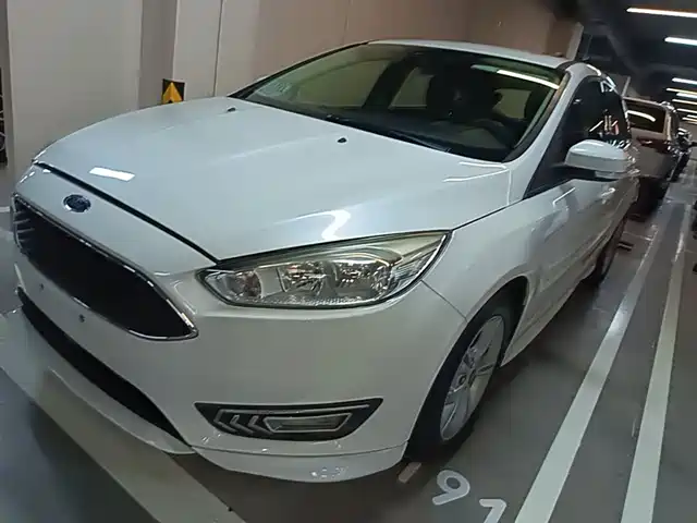 Ford Fox Focus 2018 Hatchback Classic 1.6l Automatic Comfort Smart Mobility Version — фото