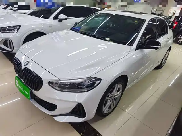 Bmw Bmw 1 Series Bmw 1 Series 2022 120i M Sports Night Edition — фото