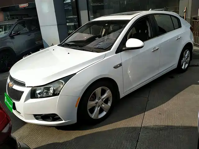 Chevrolet Cruze Cruze 2013 Hatchback 1.6t Automatic Flagship Model — фото