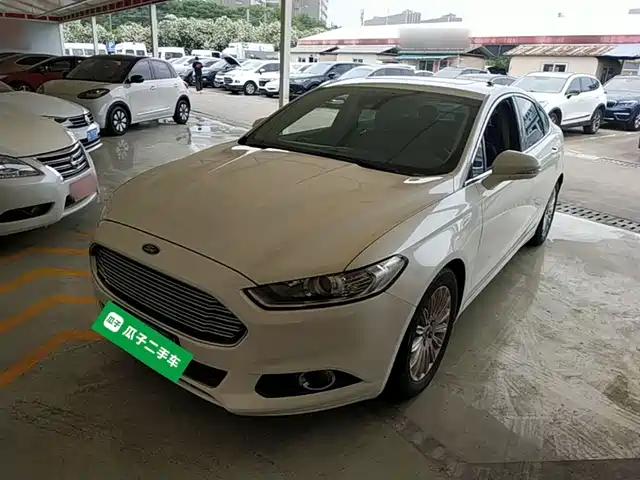 Ford Mondeo Mondeo 2013 2.0l Gtdi200 Fashion Model — фото