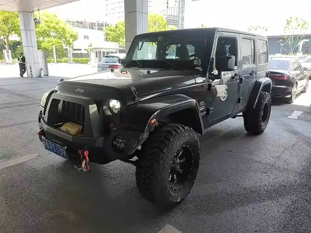 Jeep Wrangler Wrangler 2013 3.6l Sahara Four-Door Version — фото