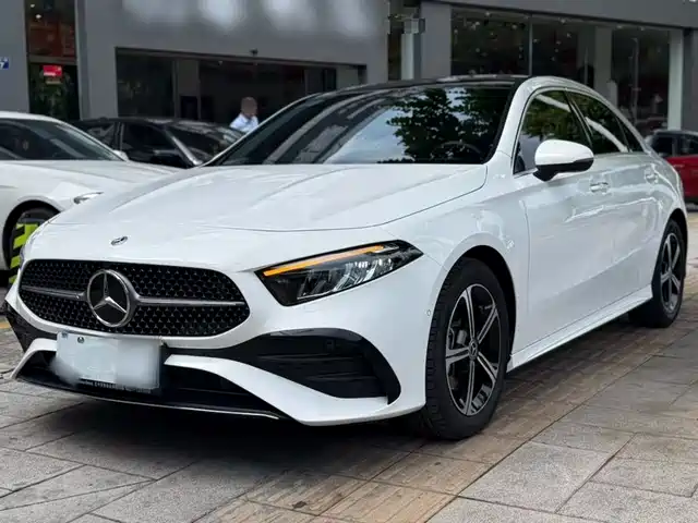 Mercedes-Benz Mercedes Benz A Class Mercedes-Benz A-Class 2023 A 200 L Fashion Model — фото