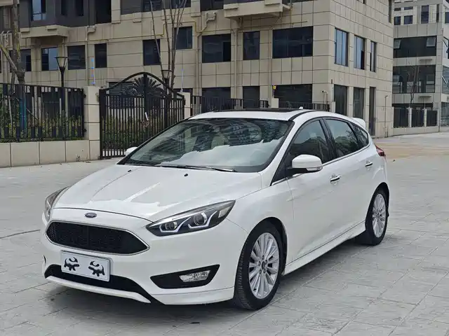 Ford Fox Focus 2017 Hatchback Ecoboost 180 Automatic Sports — фото