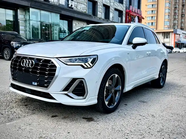 Audi Audi Q3 Audi Q3 2022 35 Tfsi Fashionable And Dynamic — фото