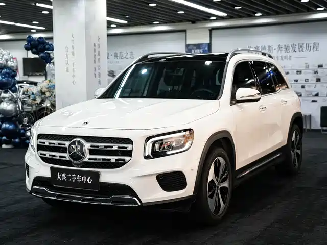 Mercedes-Benz Mercedes-Benz Glb Mercedes-Benz Glb 2021 Glb 200 Fashion Model — фото