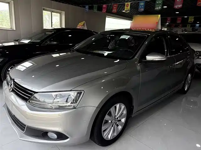 Volkswagen Sagitar Sagitar 2015 1.6l Automatic Comfort Model — фото