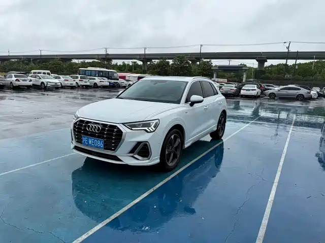 Audi Audi Q3 Audi Q3 2022 35 Tfsi Fashionable And Dynamic — фото