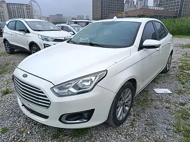 Ford Forrest Forex 2015 1.5l Automatic Fashion Model — фото