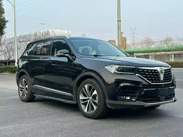 China Zhonghua V7 Zhonghua V7 2018 280t Dct Luxury Model 5 Seats — фото