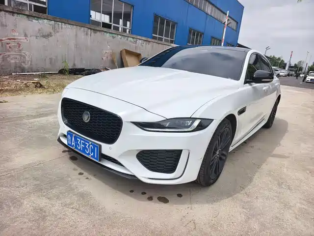 Jaguar Jaguar Xel Jaguar Xel 2025 2.0t 250ps R-Dynamic 90th Anniversary Collector’S Edition — фото