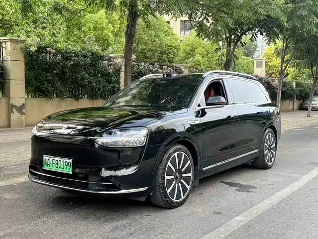 Aito Asks The World Wenjie M9 Wenjie M9 2025 Extended Range Ultra Version 52kwh 6-Seater Version — фото