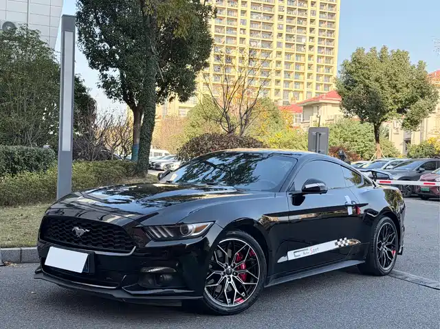 Ford Mustang Mustang 2017 2.3t Performance Edition — фото