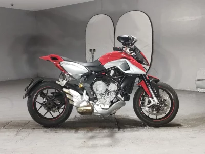 MV AGUSTA STRADALE 800 — фото