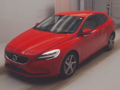Volvo V40 — фото