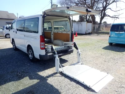 Toyota HiAce Van — фото
