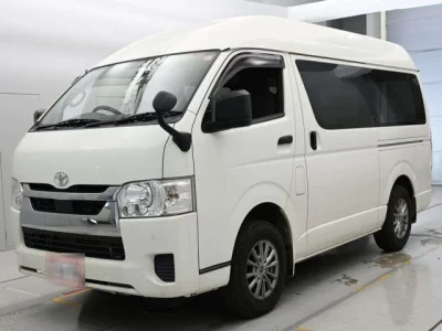 Toyota HiAce Van — фото