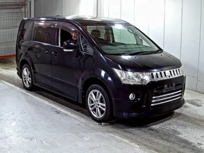 Mitsubishi DELICA D5 — фото