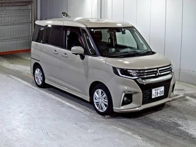 Mitsubishi DELICA D2 — фото