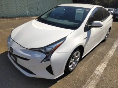 Toyota Prius — фото