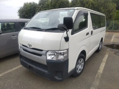 Toyota HiAce Van — фото