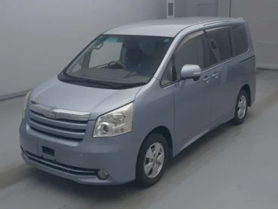 Toyota Noah — фото