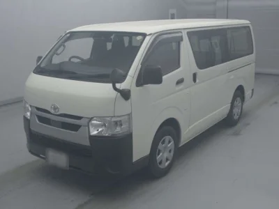 Toyota HiAce Van — фото