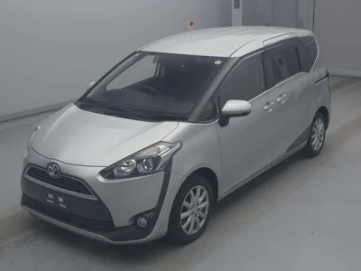 Toyota Sienta — фото