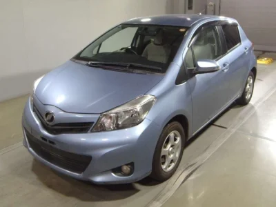 Toyota Vitz — фото