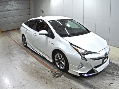 Toyota Prius — фото