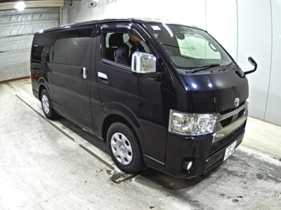 Toyota HiAce Van — фото