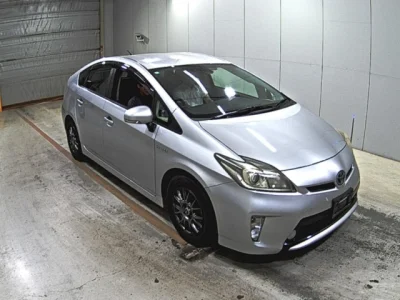 Toyota Prius — фото