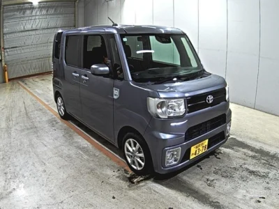 Toyota Pixis Mega — фото