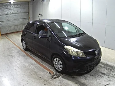 Toyota Vitz — фото