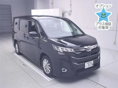 Toyota Noah — фото