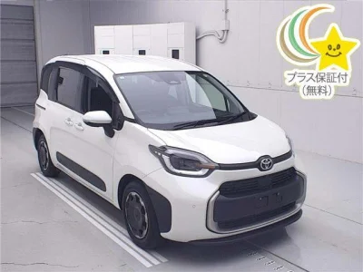 Toyota Sienta — фото