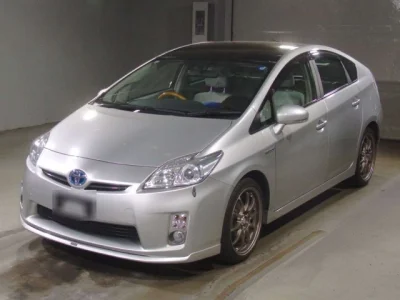 Toyota Prius — фото