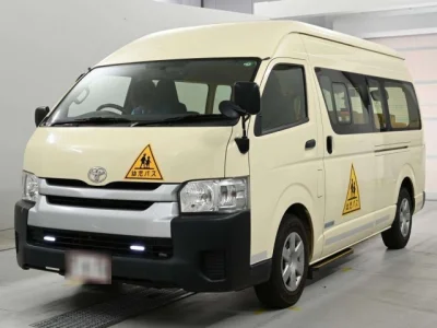 Toyota HiAce — фото