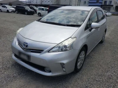 Toyota Prius Alpha — фото