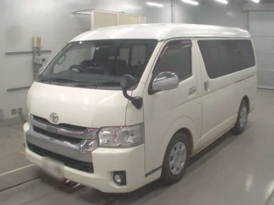 Toyota HiAce Van — фото