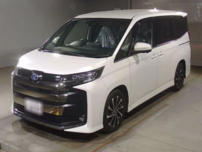 Toyota Noah — фото