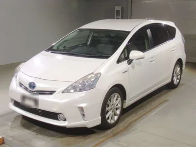 Toyota Prius Alpha — фото